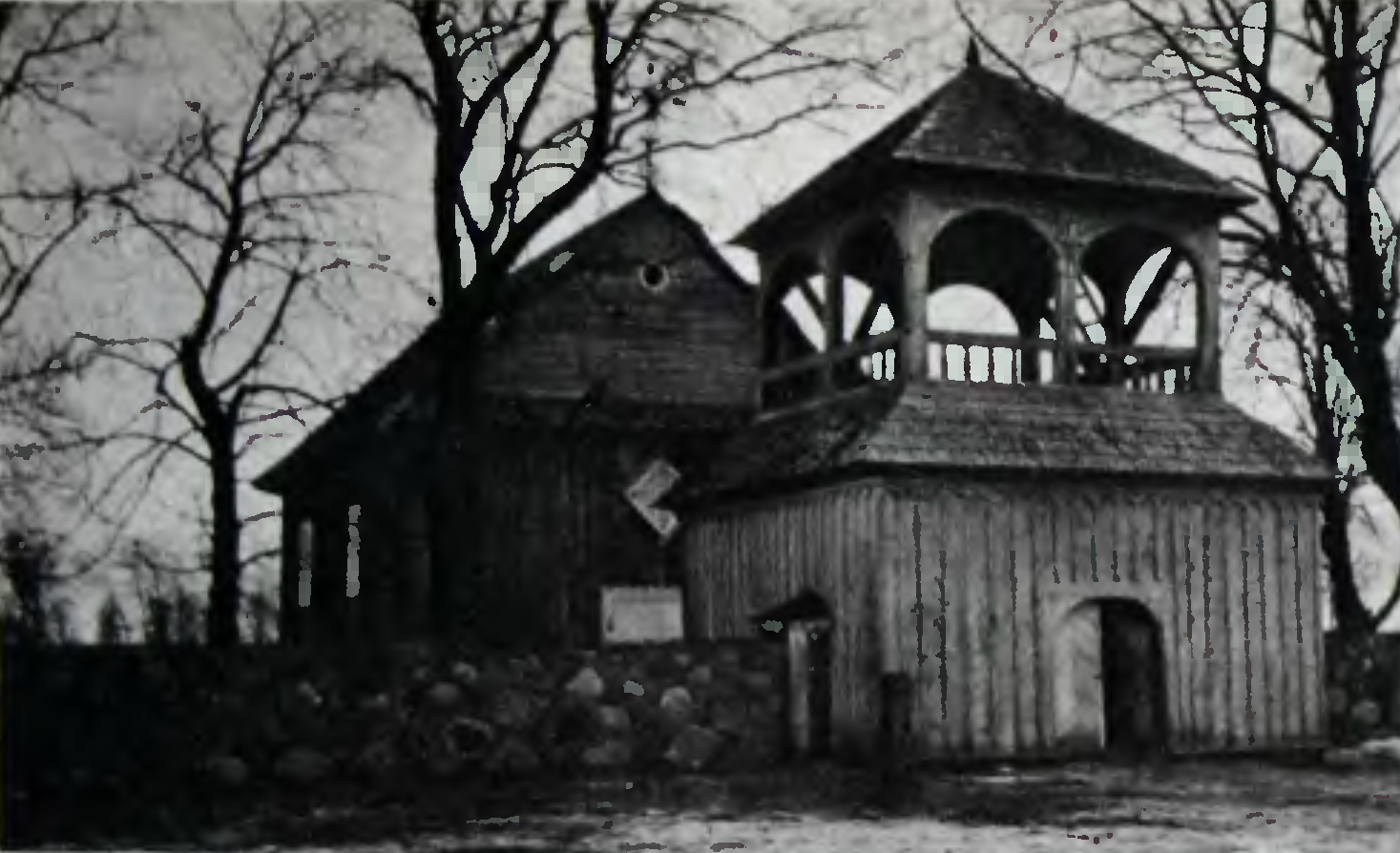 Kościół w Bohdanowie w latach 30. XX w., zdj. J. Kłosa (Wikimedia)