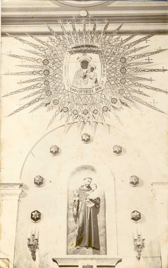 Pierwotna lokalizacja ikony ponad figurą patrona w&nbsp;prezbiterium, archiwum paraf., fot. E. Kędzielewska, 2015