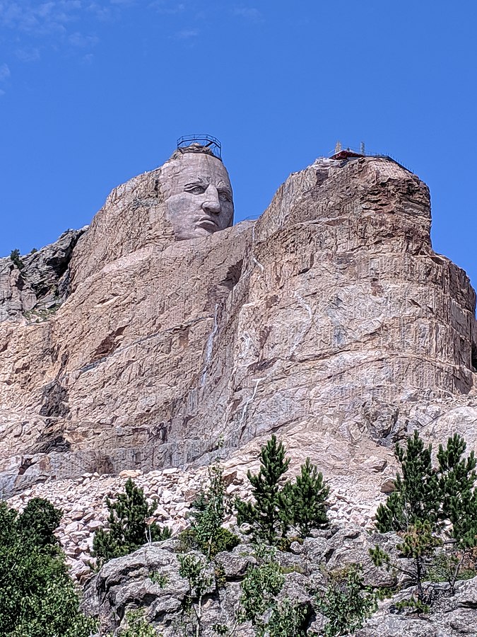 Pomnik Szalonego Konia (Crazy Horse) ciągle rzeźbiony w skale, Black Hills Pomnik Szalonego Konia (Crazy Horse) ciągle rzeźbiony w skale, Black Hills, fot. Wikimedia