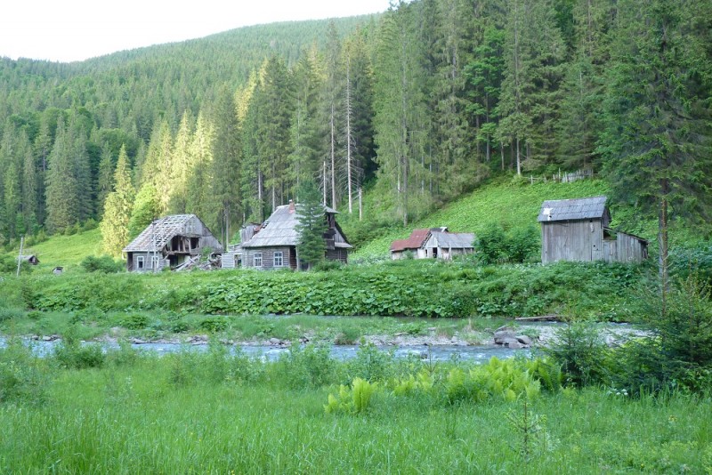 Burkut – ruiny zabudowań w 2014 r. (fot. J. Ber)