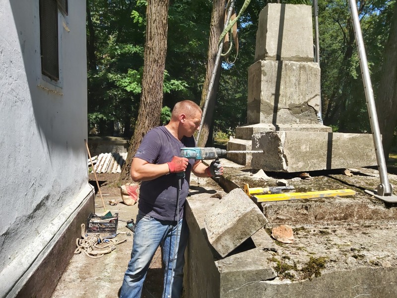 Remont i porządkowanie zabytkowych cmentarzy rzymskokatolickich w Kołomyi, Starym Siole i Zimnej Wodzie 2020