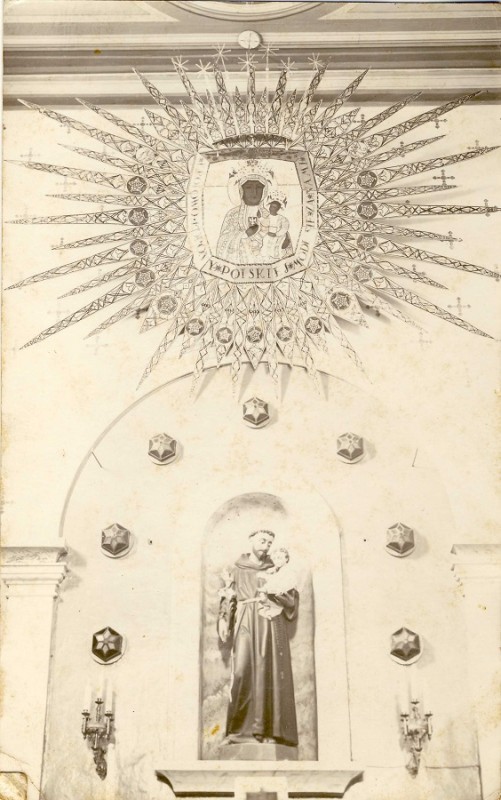 Pierwotna lokalizacja ikony ponad figura patrona w prezbiterium, archiwum paraf., fot. E. Kędzielewska, 2015, Instytut POLONIKA