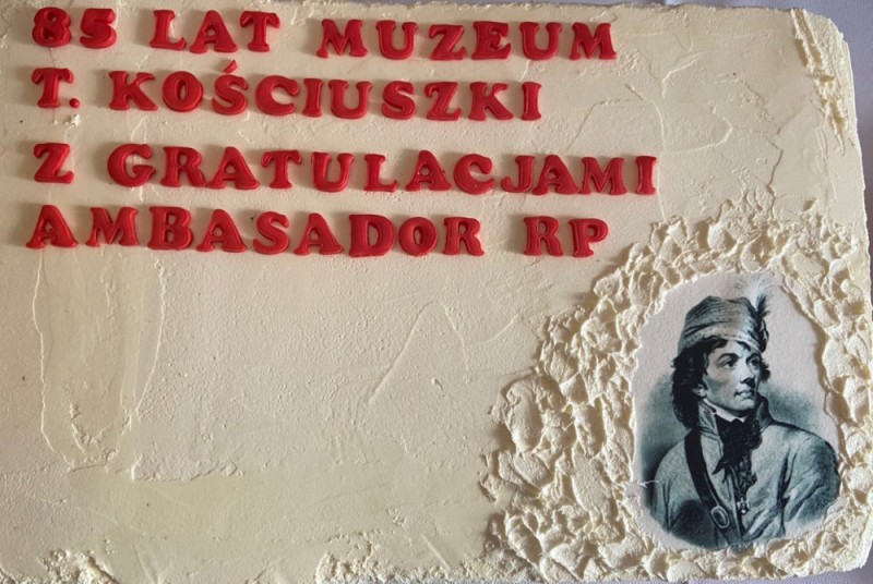 Okolicznościowy tort na obchody 85-lecia Muzeum