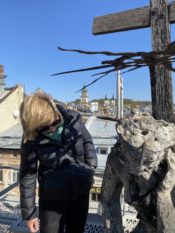 Otwórz galerię (8 fotografii) Figura Chrystusa Frasobliwego |