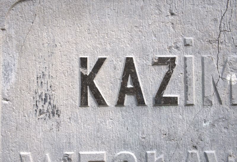 7 -nagrobek-k -weclawowicza-inskrypcja-proba-przywrocenia-poleru