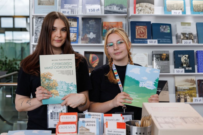 Otwórz galerię (13 fotografii) Jeszcze można odwiedzić stoisko Instytutu Polonika na Targach Książki